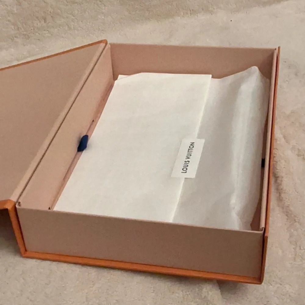 12x8x2,25 Louis Vuitton magnetic closer orange color  new